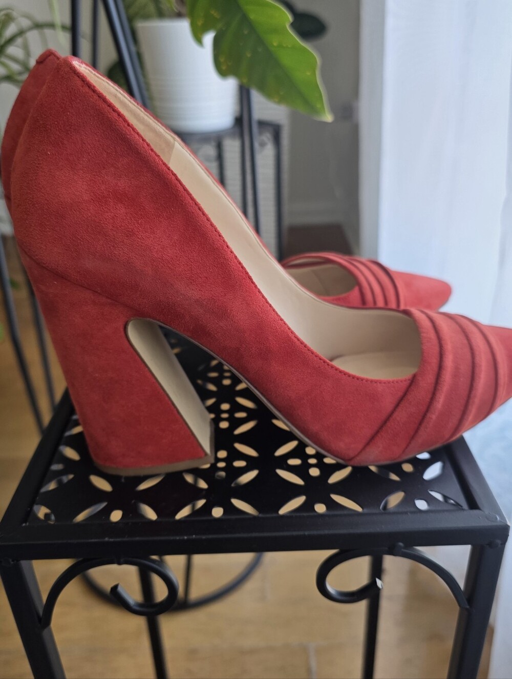 Nine West Red Suede Pointed Toe Heels Women’s Size 9 - Picture 3 of 6
